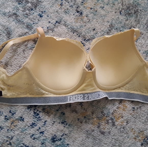Victoria's Secret Perfect Shape Push Up 34C - Picture 3 of 5